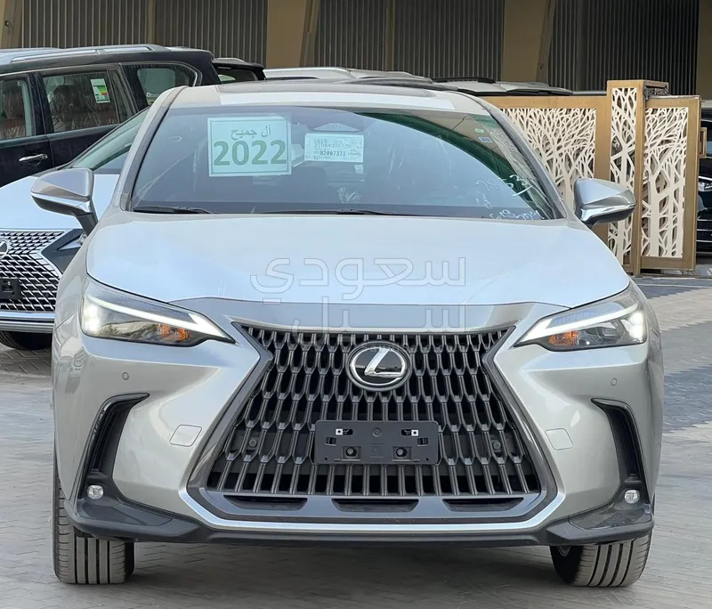2022 لكزس إن إكس 350