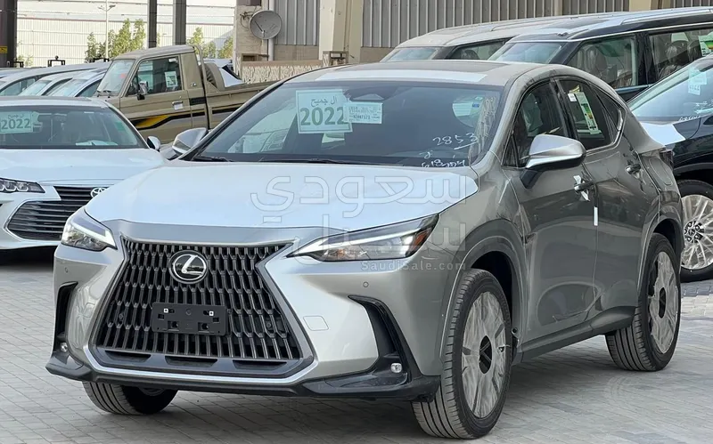 2022 لكزس إن إكس 350