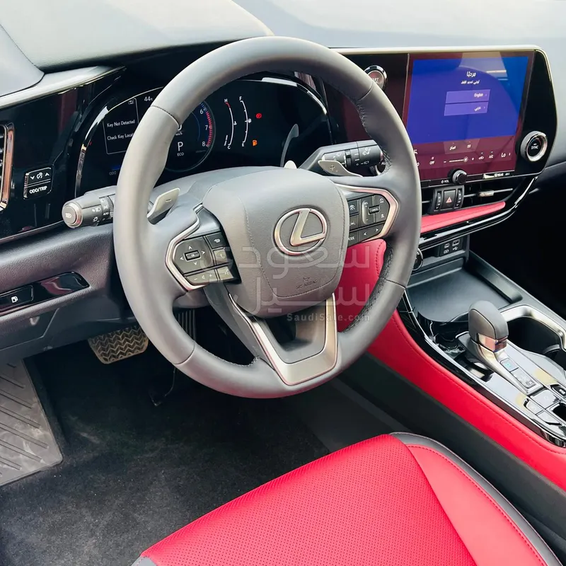 2022 لكزس إن إكس 350