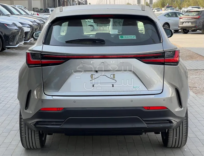 2022 لكزس إن إكس 350
