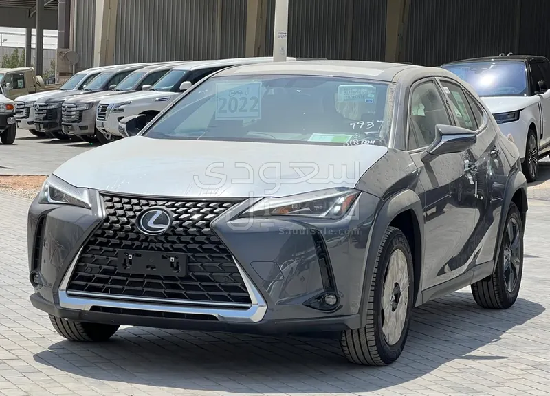 2022 لكزس يو إكس 200