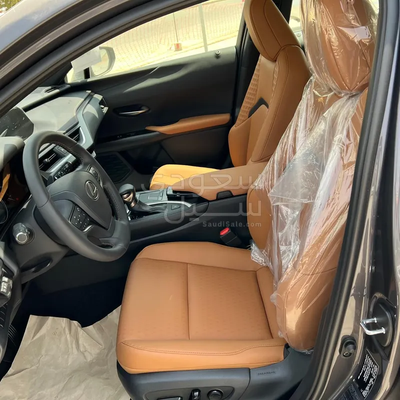 2022 لكزس يو إكس 200