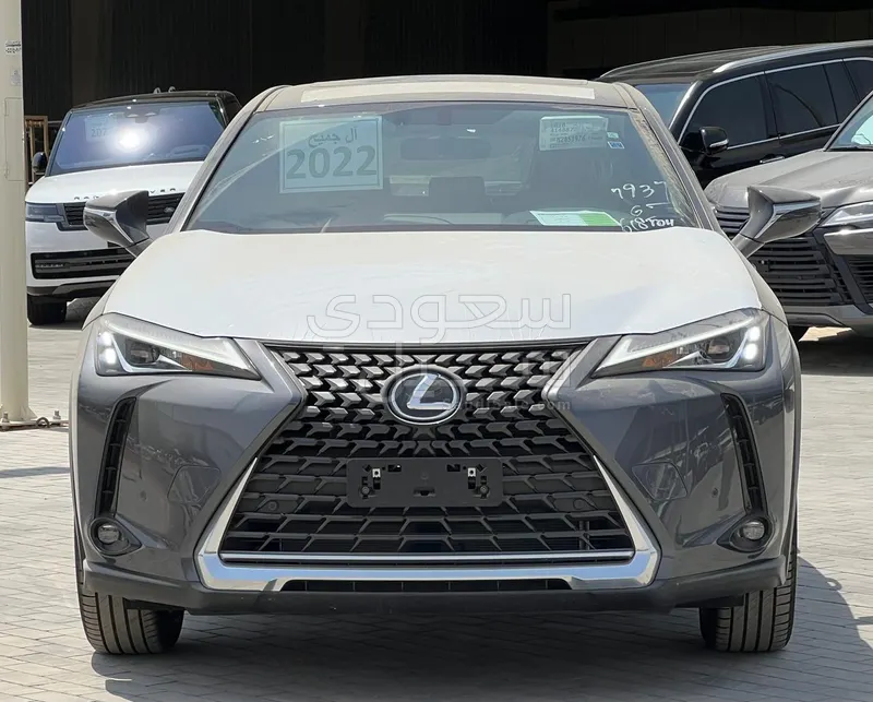 2022 لكزس يو إكس 200