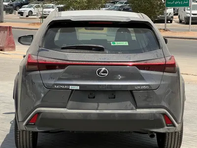 2022 لكزس يو إكس 200