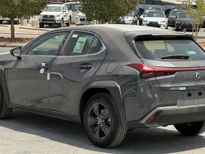 2022 لكزس يو إكس 200