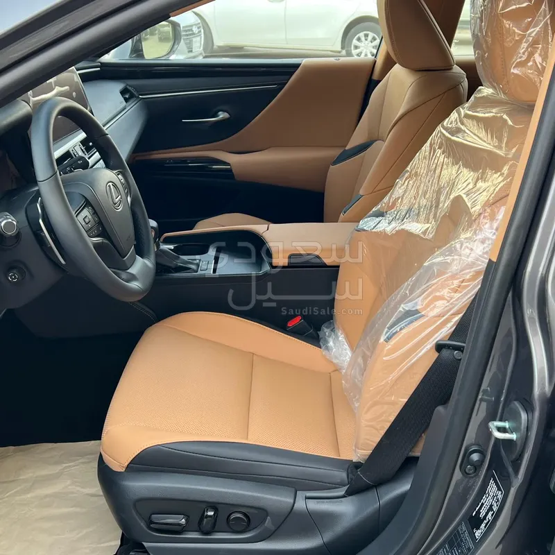 2023 لكزس إي إس 300 هايبرد