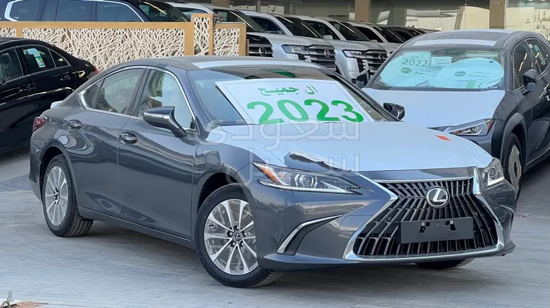 2023 لكزس إي إس 300 هايبرد