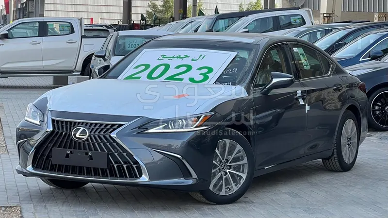 2023 لكزس إي إس 300 هايبرد