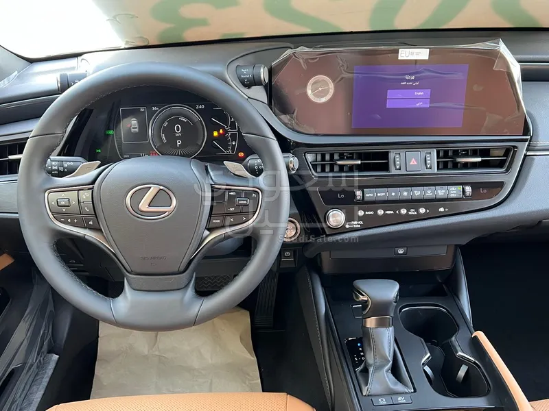 2023 لكزس إي إس 300 هايبرد