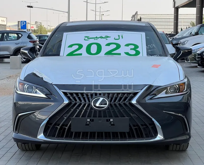 2023 لكزس إي إس 300 هايبرد