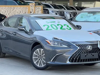 2023 لكزس إي إس 300 هايبرد