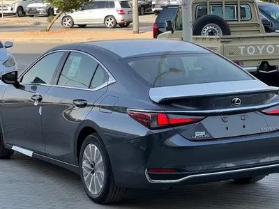 2023 لكزس إي إس 300 هايبرد