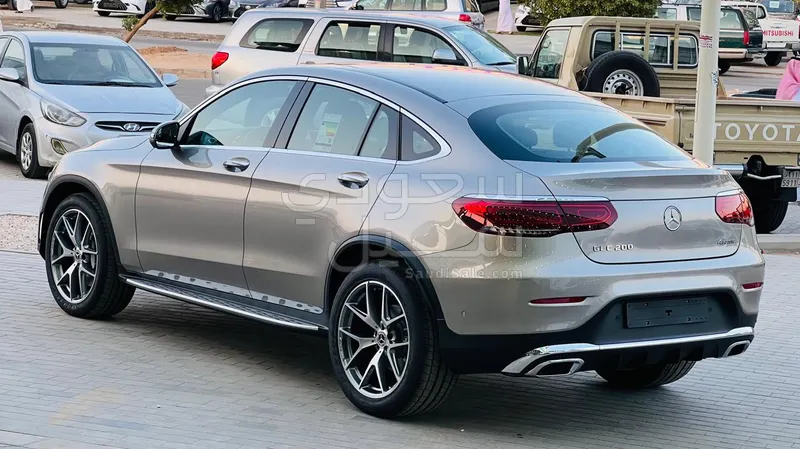 2022 مرسيدس - بنز جي إل سي 200