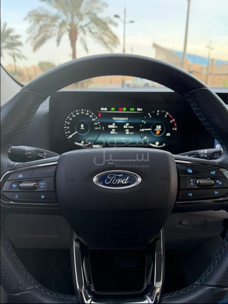 2023 فورد تيريتوري تيتانيوم بلس