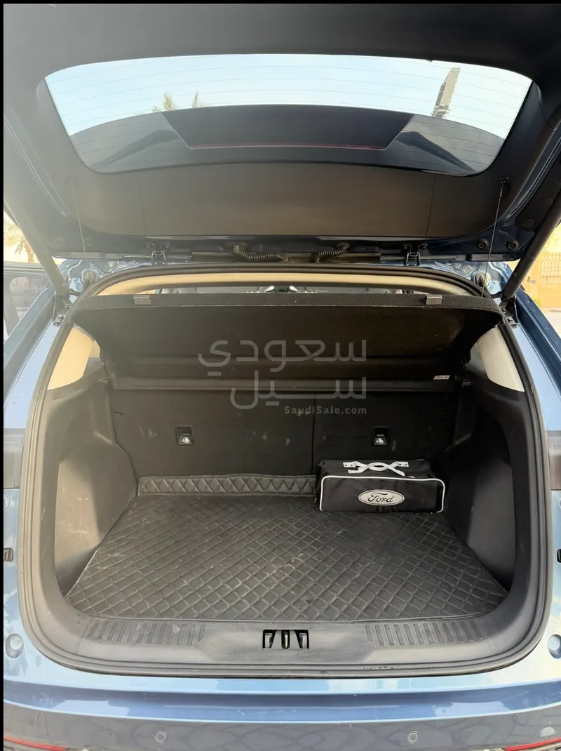 2023 فورد تيريتوري تيتانيوم بلس