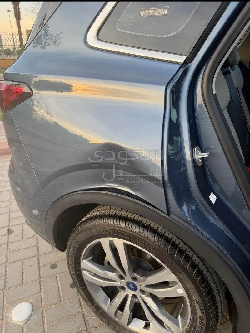 2023 فورد تيريتوري تيتانيوم بلس