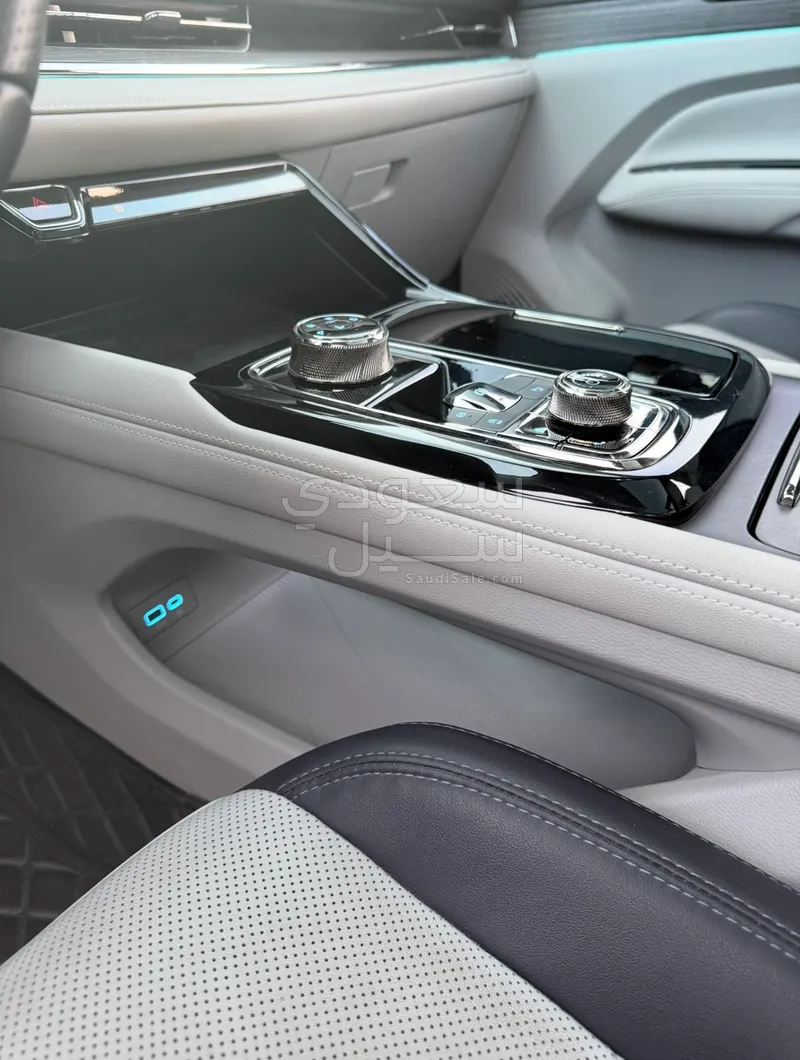 2023 فورد تيريتوري تيتانيوم بلس