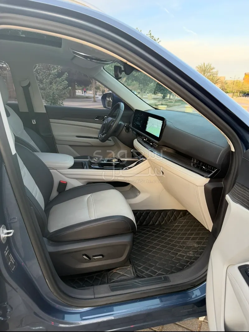 2023 فورد تيريتوري تيتانيوم بلس