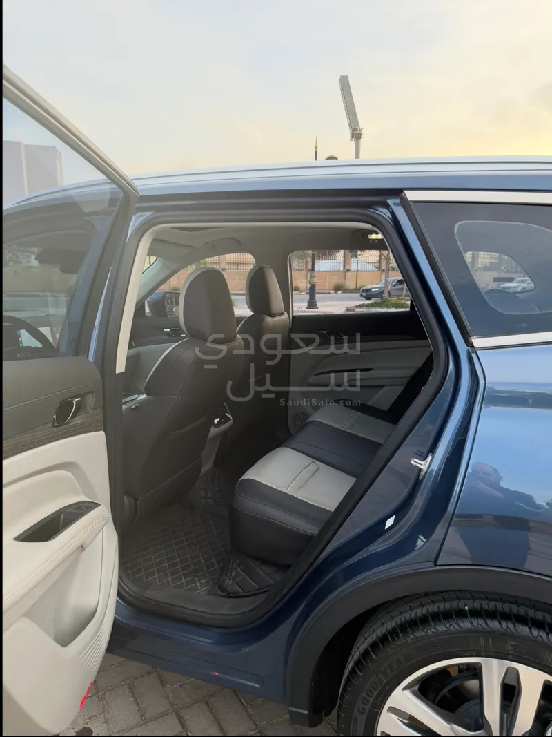 2023 فورد تيريتوري تيتانيوم بلس