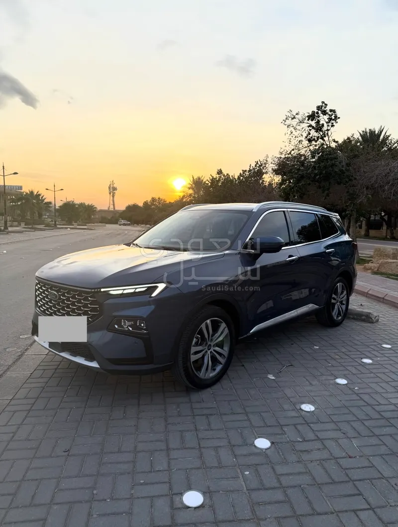 2023 فورد تيريتوري تيتانيوم بلس