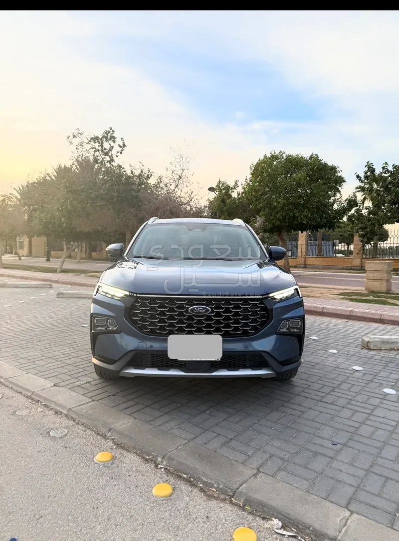 2023 فورد تيريتوري تيتانيوم بلس