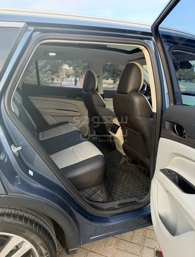 2023 فورد تيريتوري تيتانيوم بلس