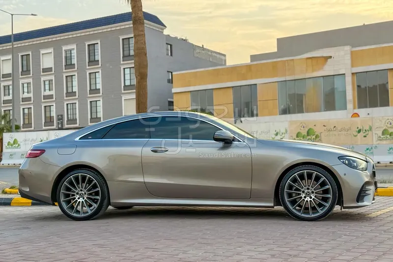 2021 مرسيدس - بنز إي 200 أي إم جي