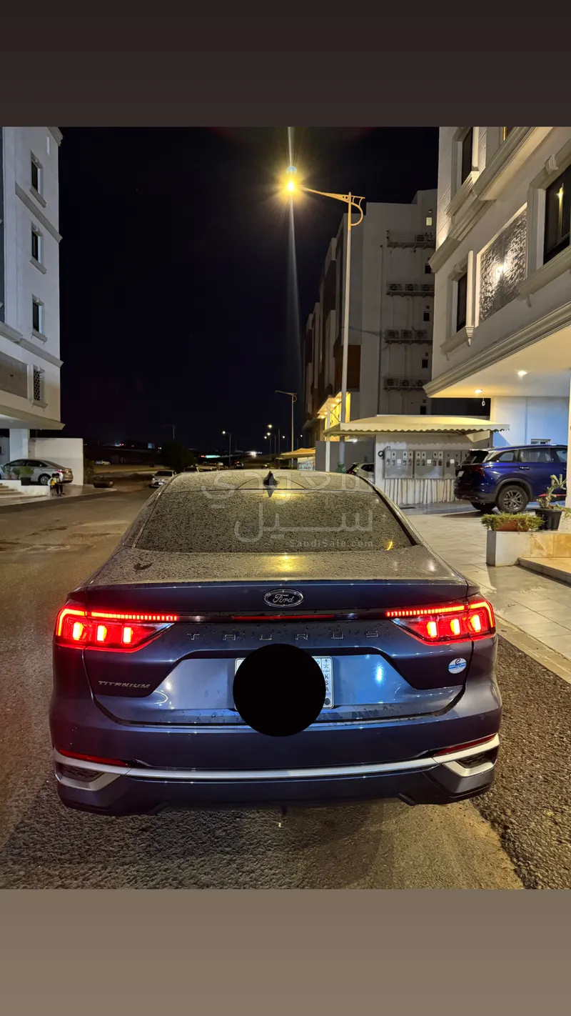 2025 فورد توروس تايتينيوم