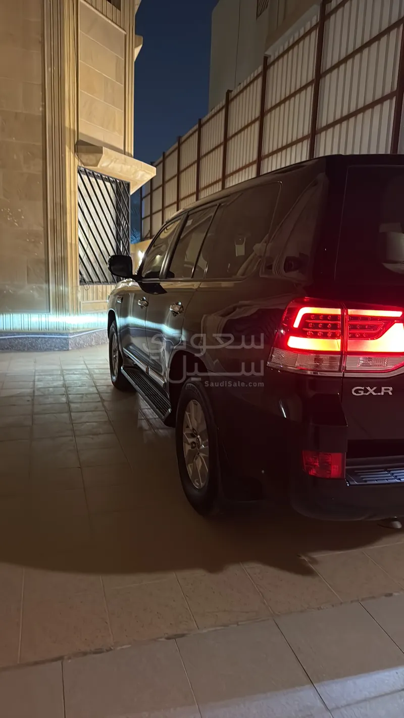 2021 تويوتا لاند كروزر جي اكس ار