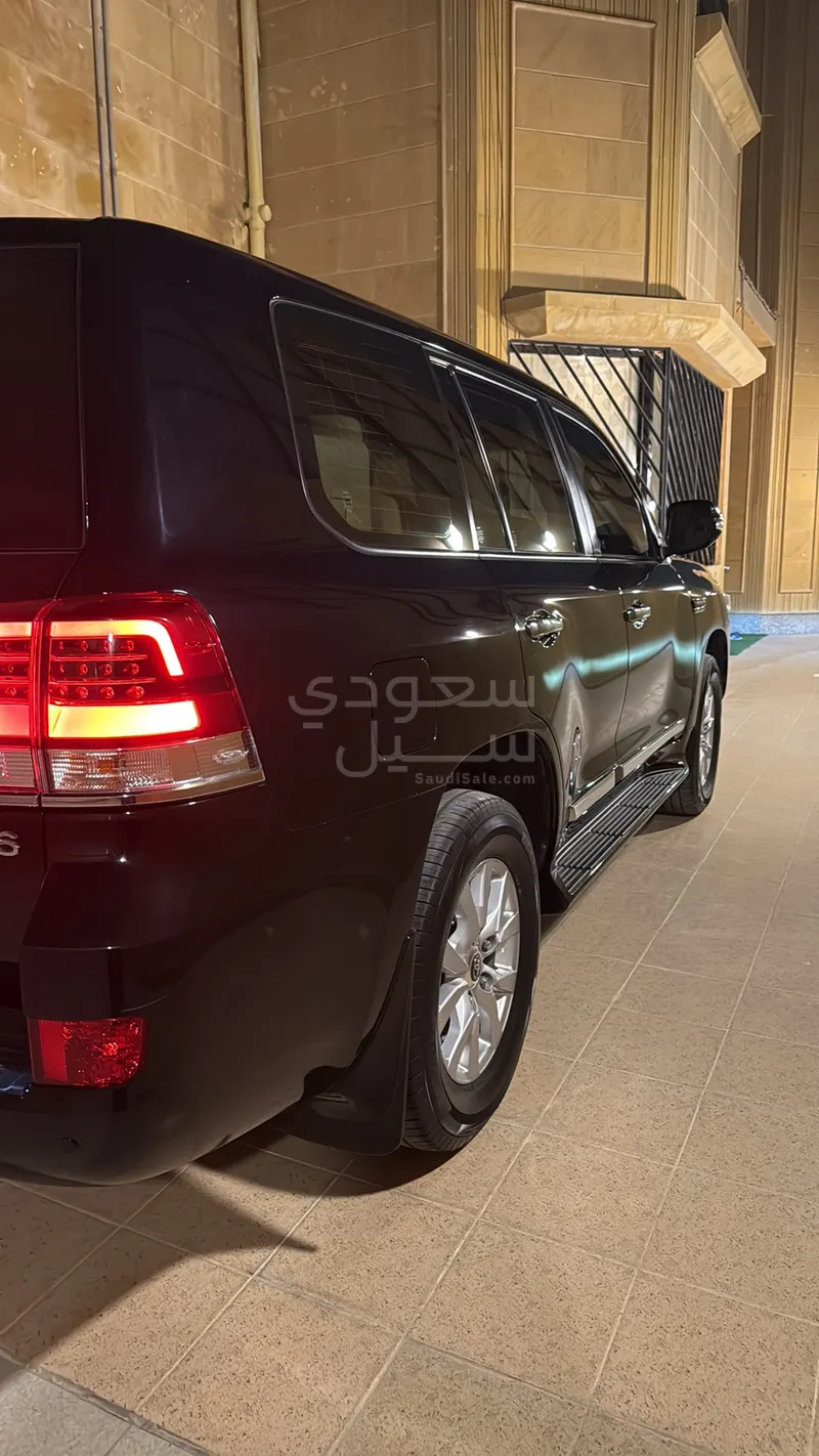 2021 تويوتا لاند كروزر جي اكس ار