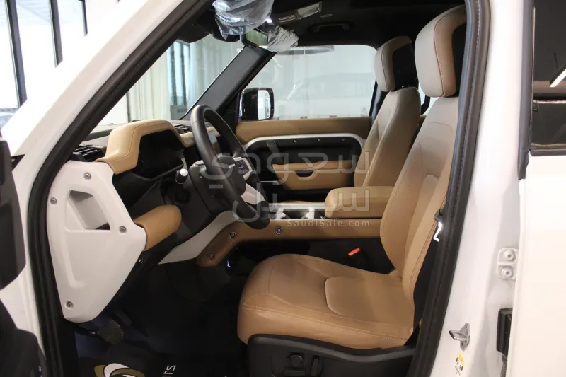 2025 لاند روفر ديفيندر اكس داينمك