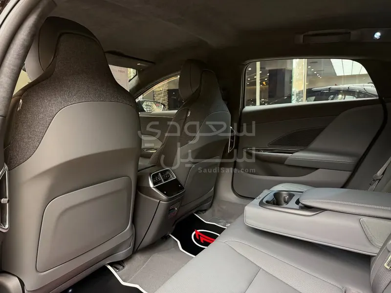 2025 لوسيد اير بيور