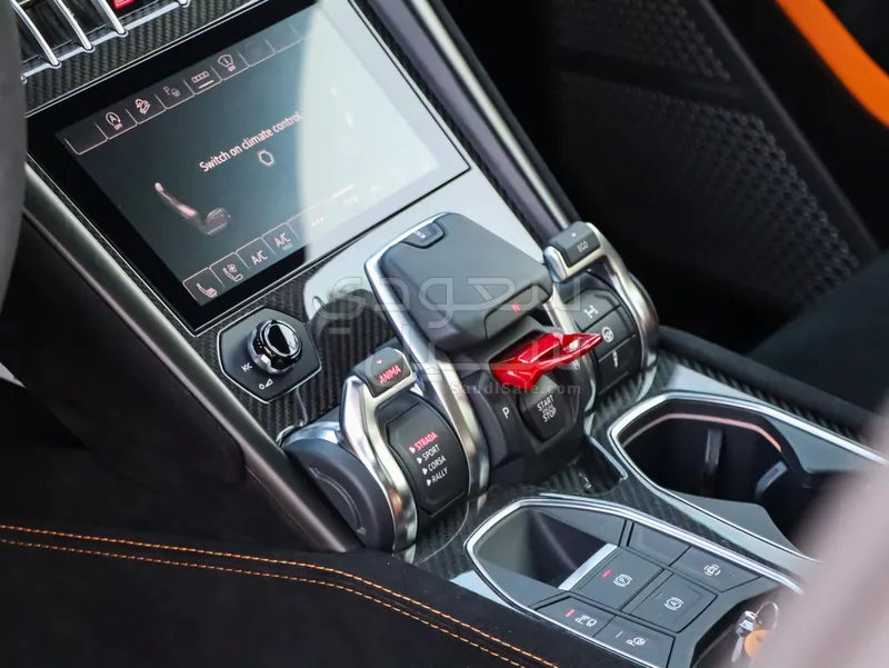 2024 لمبرجيني اوروس بيرفورمانتي