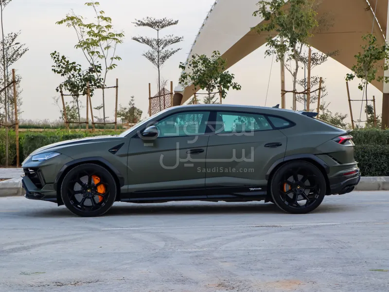 2024 لمبرجيني اوروس بيرفورمانتي