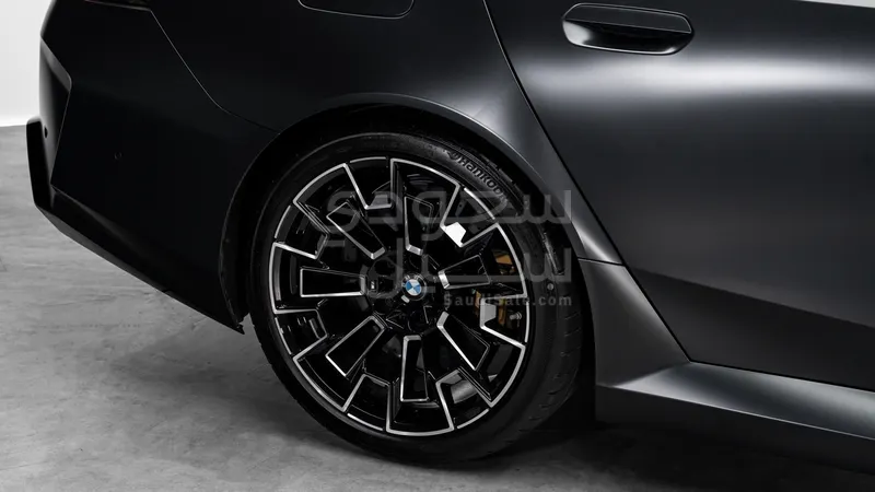 2026 بي ام دبليو الفئة ام إم 5