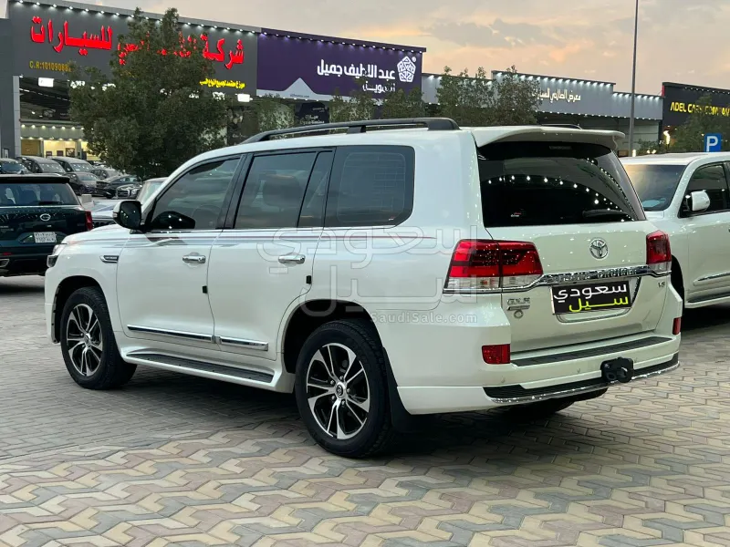 2021 تويوتا لاند كروزر جي اكس ار