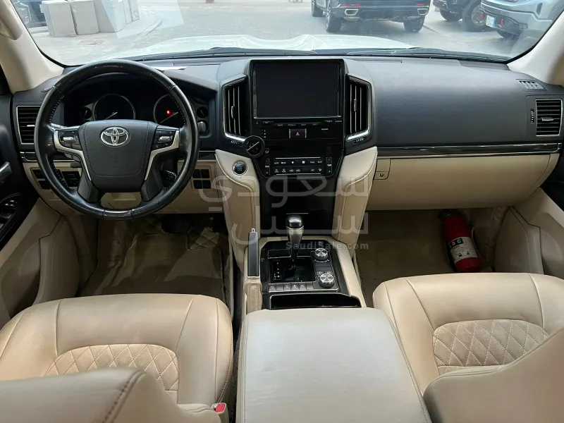 2021 تويوتا لاند كروزر جي اكس ار