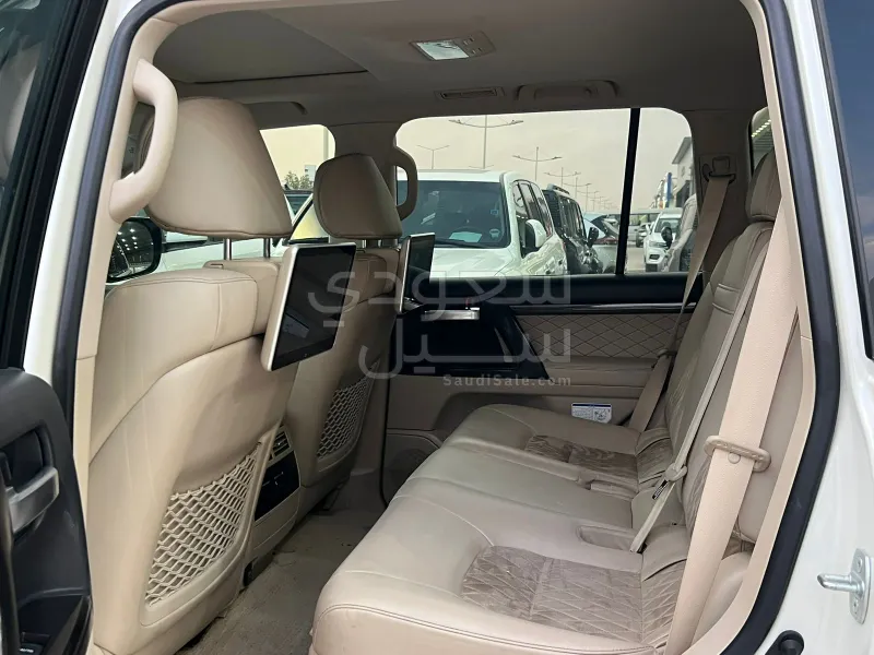 2021 تويوتا لاند كروزر جي اكس ار