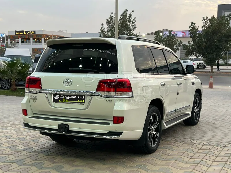 2021 تويوتا لاند كروزر جي اكس ار