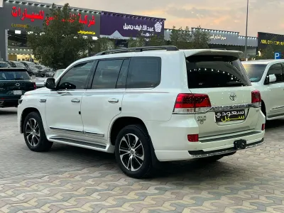 2021 تويوتا لاند كروزر جي اكس ار