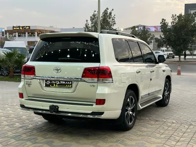 2021 تويوتا لاند كروزر جي اكس ار