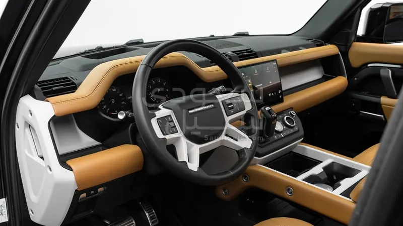 2025 لاند روفر ديفيندر اتش اس اي