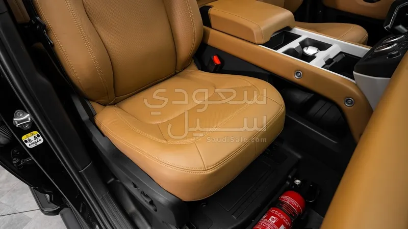 2025 لاند روفر ديفيندر اتش اس اي