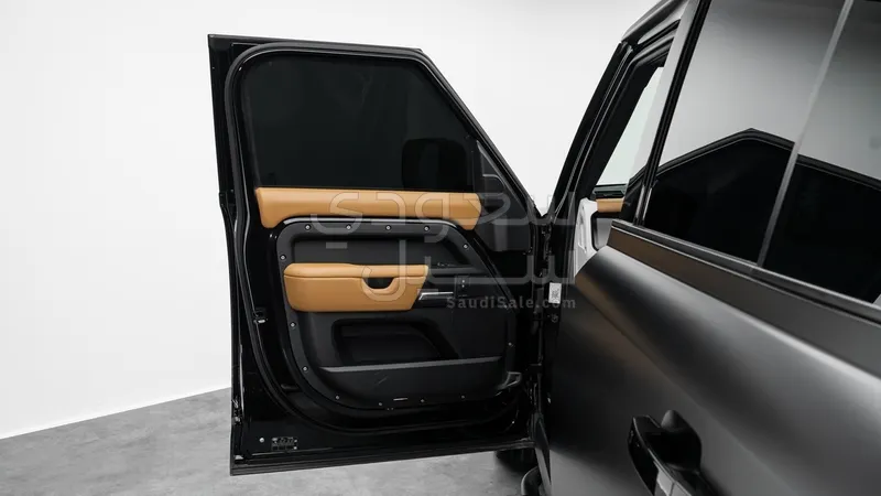 2025 لاند روفر ديفيندر اتش اس اي