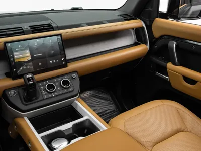 2025 لاند روفر ديفيندر اتش اس اي