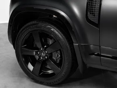 2025 لاند روفر ديفيندر اتش اس اي