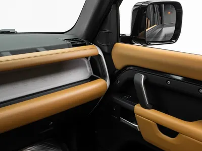 2025 لاند روفر ديفيندر اتش اس اي