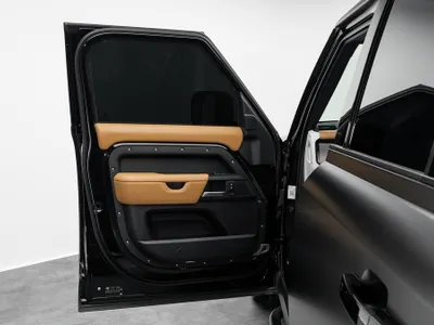 2025 لاند روفر ديفيندر اتش اس اي