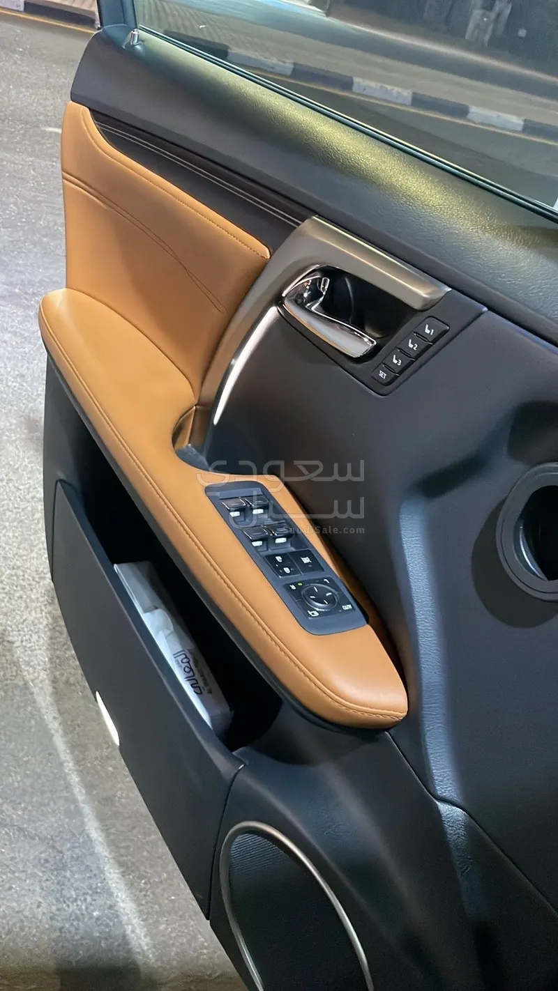 2021 لكزس أر إكس 350