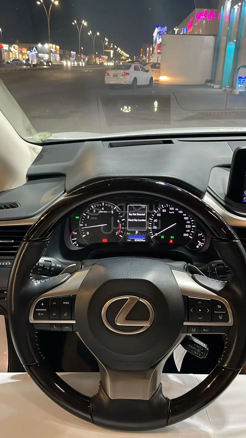 2021 لكزس أر إكس 350